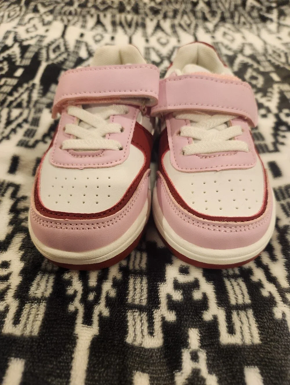 NWOT Kids Pink and White Heart Accent Sneakers, Size 7T